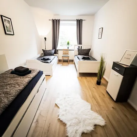 Ruhige 2 Schlafzimmer Wohnung: 5 Einzelbetten + Kueche, Modernes Bad, Tv, Waschmaschine Apartamento Leipzig